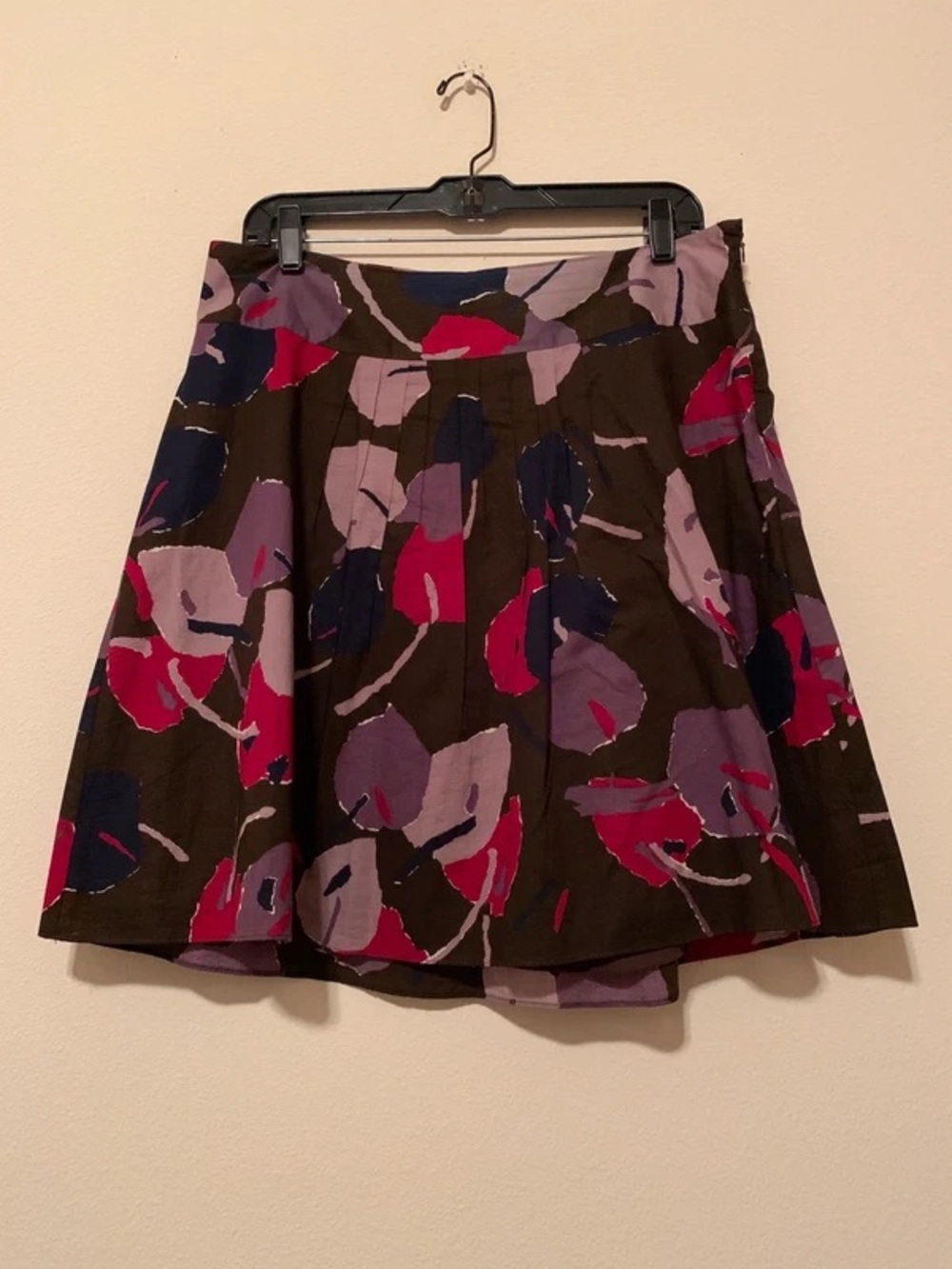 Brown Above-Knee Skirt w/t Floral Pattern